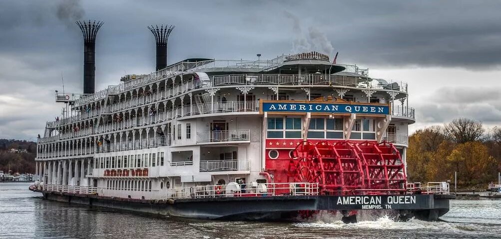 Квин 8. American queen пароход. queen mississippi пароход. колесный пароход квин ривер. колесные пароходы миссисипи.