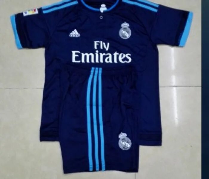 гостевая форма реал мадрид 2021-2022. форма реал мадрида гостевая 2019-2020. детская футбольная форма реал мадрид. футбольная форма реал мадрид черная. форма вратаря реал мадрида.