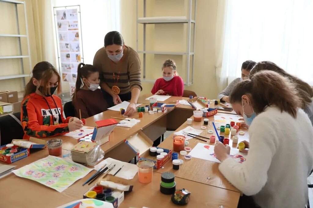 Краевой дворец творчества детей и молодежи. Алтайский вернисаж барнаул. барнаул краевой дворец пионеров. творческий конкурс алтайский край. краевой дворец молодежи.