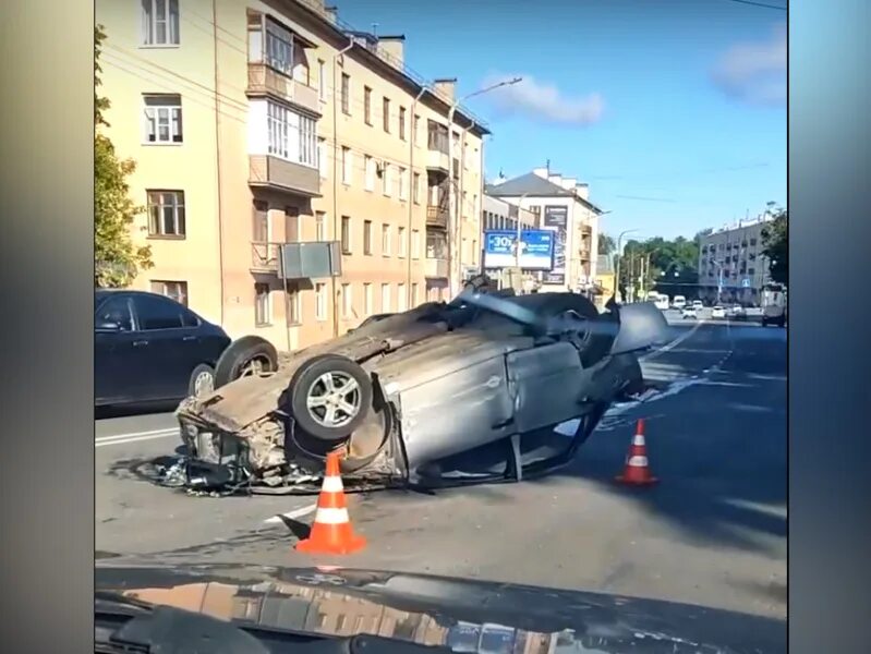 Авария в костроме с ребенком. ДТП Кострома 4.06 .23. ДТП Кострома Кинешемка. Авария на Кинешемском шоссе в Костроме.