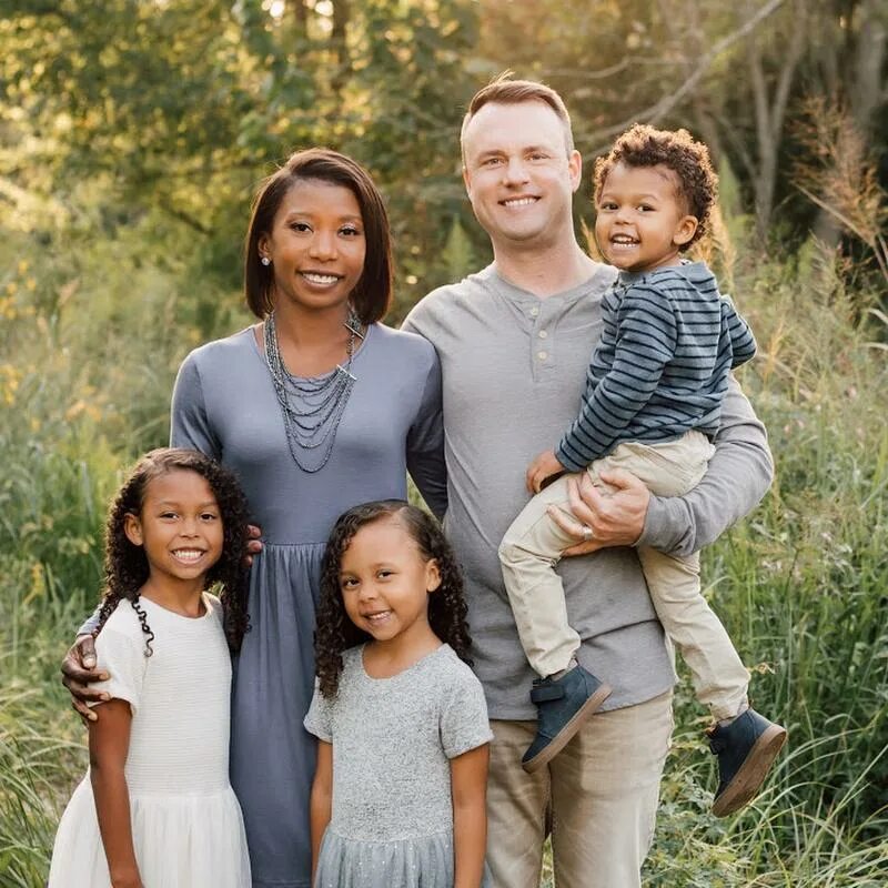 Дочери от разных браков. Новый папа в семье. Дмитрий мананников и евгения добровольская. Смешанные семьи. Смешанные браки дети.