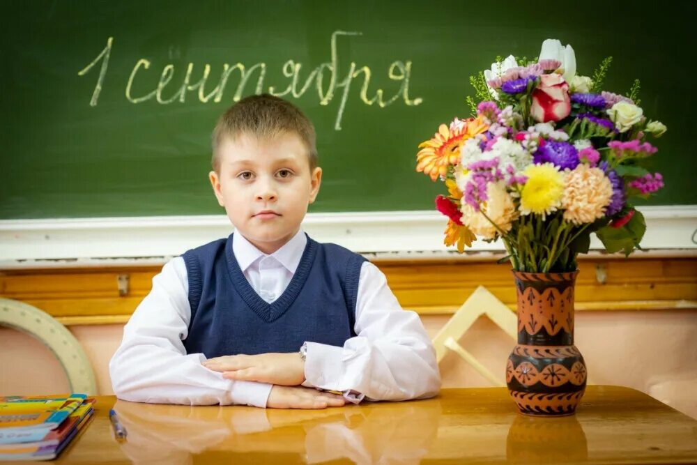 Перед уходом в школу. Фотопортретов первоклассников. Фотосессия первоклассника. Фотосессия первоклассника в школе. 1 Сентября дети.