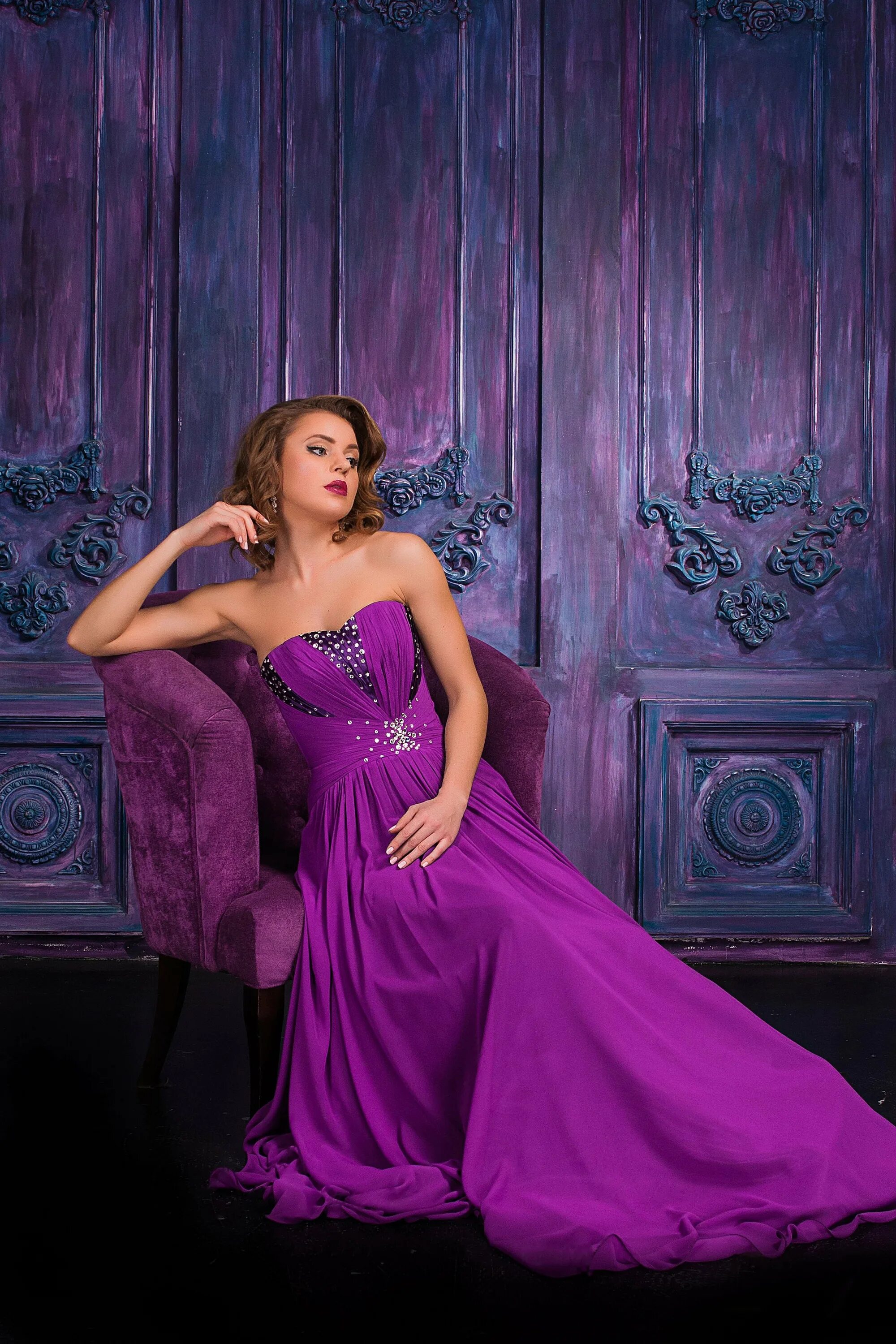 Вечернее платье с пайетками. Магазин вечерних платьев. Вечерние платья тольятти. Вечерние платья тольятти. Салон вечерних платьев.