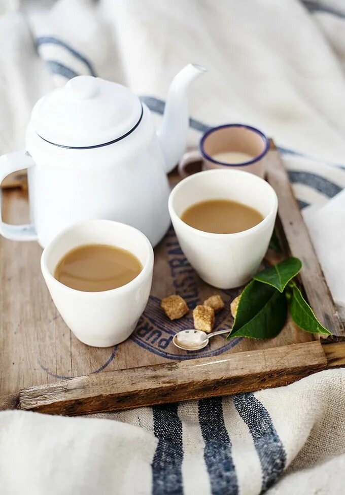 Два утра. Чай и кофе. Утро чай. Утро кофе. Уютная чайная.