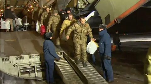 Самолет с украинскими военнопленными