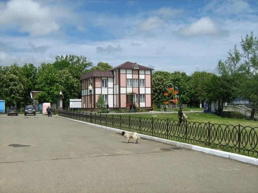 Городской парк горячий ключ. Городской парк горячий ключ. Горячий ключ центральный парк. Горячий ключ парк. Горячий ключ парк культуры и отдыха.