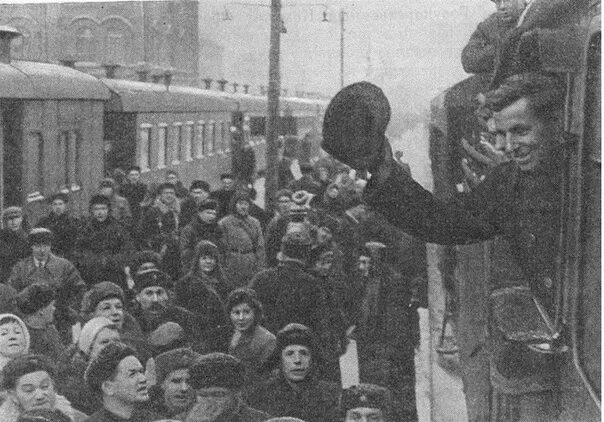 Финляндский вокзал в блокадном Ленинграде. Первый поезд блокадного Ленинграда Финляндский вокзал. Финляндский вокзал в блокаду. Поезд в блокадный Ленинград.