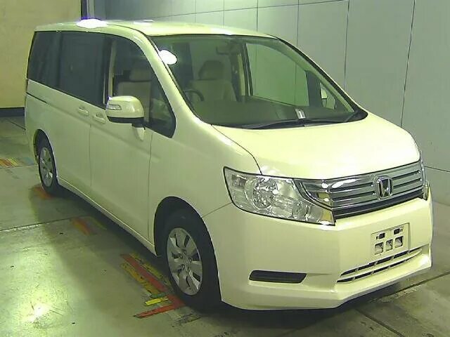 Хонда вагон микроавтобус правый руль. Honda stepwgn 2012. Honda spada. Степ хонда 2012. Минивэн хонда с пробегом.