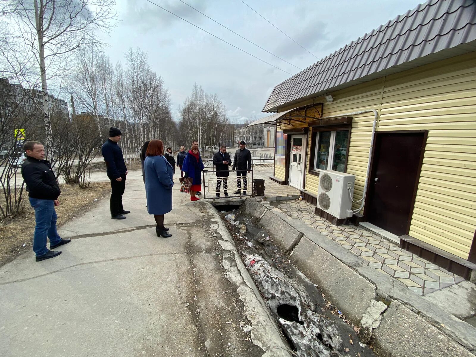 Тында амурская область сегодня. Город Тында Амурской области. Мэр Тынды Гуляев. Субботник на работе. Воскресник расчистка улиц.