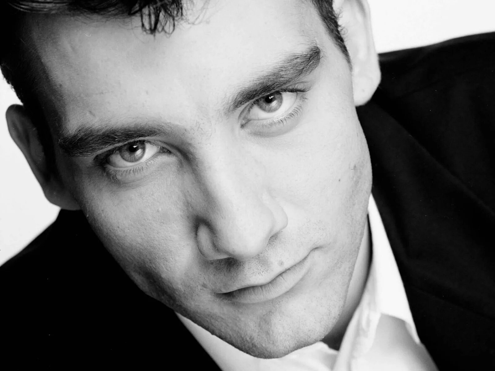 Клайв оуэн. Клайв оуэн 2022. Clive owen 2022. Клайв оуэн в 40 лет. Clive owen 2022.