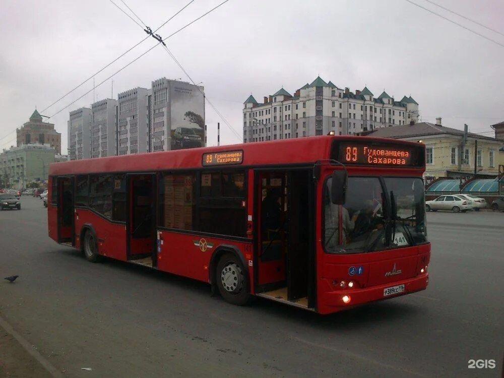 14 автобус казань. 89 Маршрут Казань. Красный автобус. Автобус Казань. Красный автобус Казань.