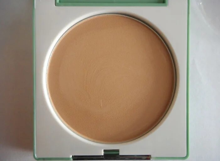 Пудра almost. Clinique almost powder make-up spf15 свотчи. пудра clinique almost powder makeup spf 15. пудра clinique 04 neutral. almost powder makeup clinique свотчи 02.