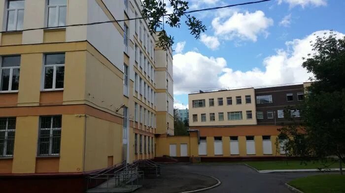 школа на юго-востоке имени маршала в. школа имени маршала чуйкова. московский химический лицей № 1303 (школа на юго-востоке). и чуйкова. чуйкова.