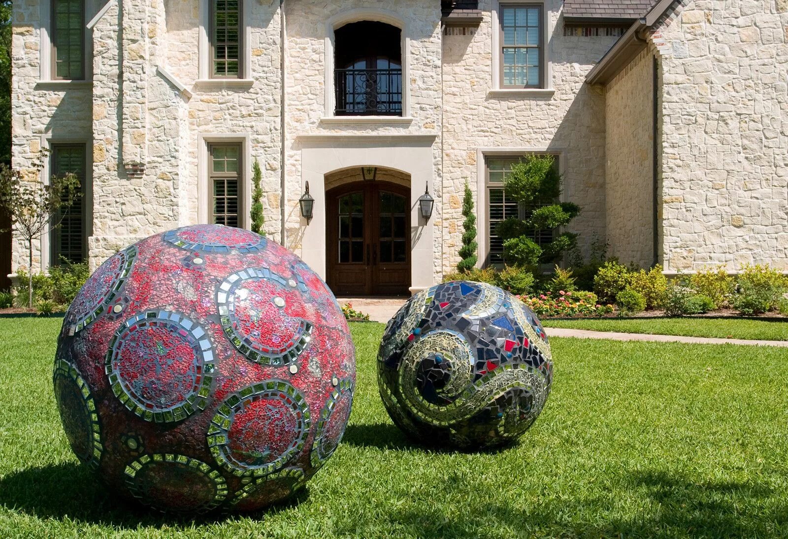 Купить шар для сада. Шары из камня для ландшафта. Декоративный шар для сада. Шар декоративный для ландшафта. Бетонный шар для сада.