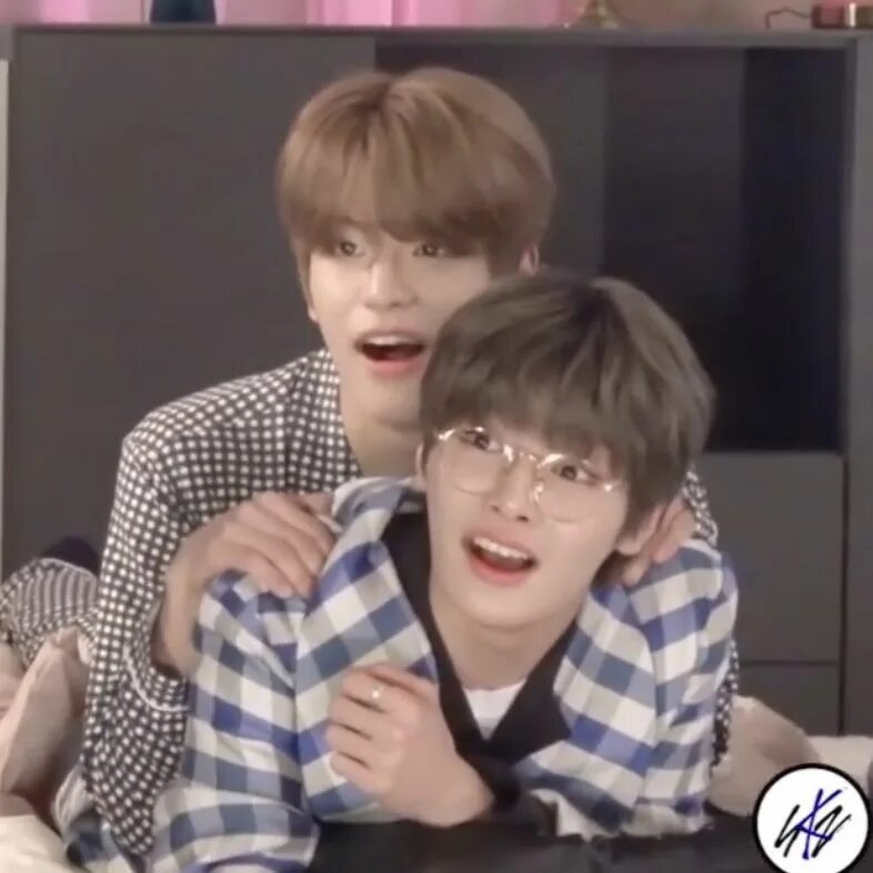 Сынчоны фф фикбук. Сынчоны. сынчоны фф. чонмины stray kids. сынчоны фанфики.