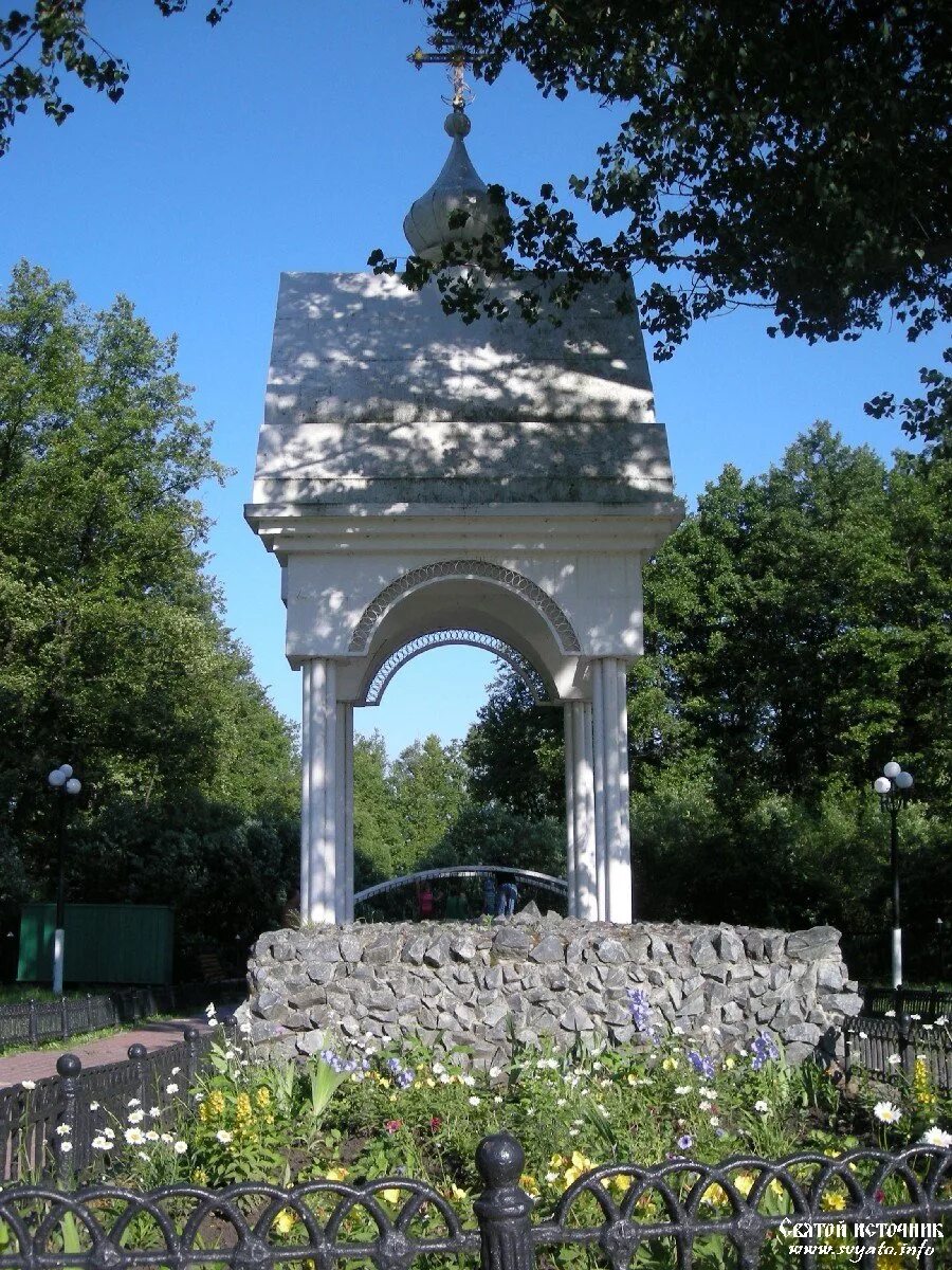 Родник в короче. Родник Ясный колодец Короча. Ясный колодец Корочанского района. Г Короча Ясный колодец. Короча Белгородская область Ясный колодец.