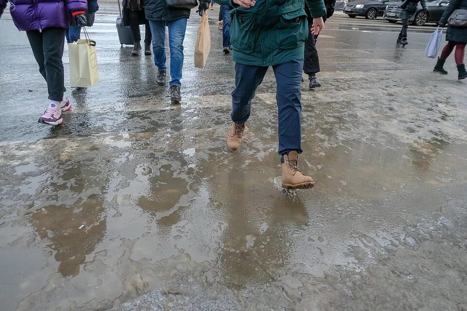 Когда придет тепло в спб. Слякоть мокрый снег. Слякоть в Петербурге. Декабрь слякоть. Ливень грязь и слякоть.