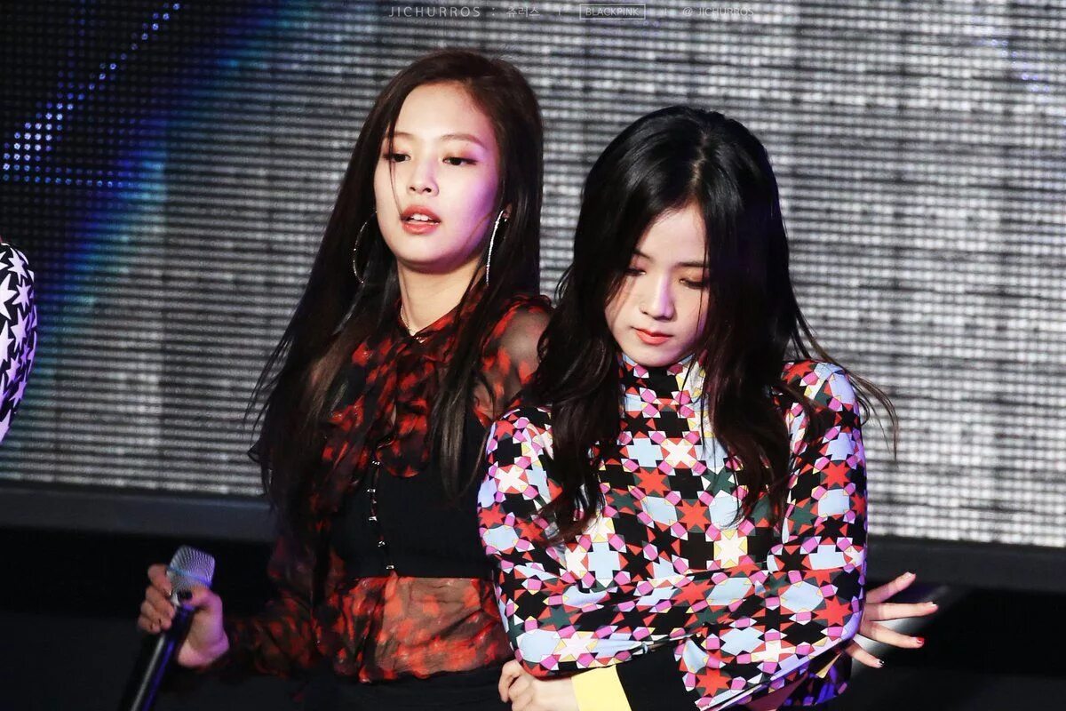Blackpink похожие. Jennie blackpink. дженни и джису. ким дженни и ким джису. блэк пинк дженни и джису.
