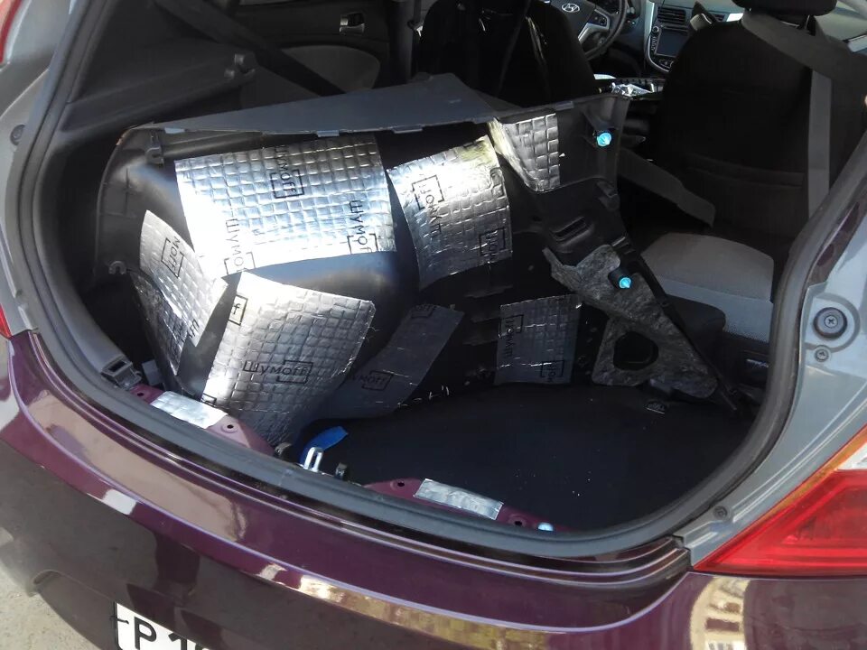 Солярис 2016 доводчик багажника. Обшивка крышки багажника хендай солярис 2011. Hyundai solaris 2 кнопка багажника. Электро замоки багажника солярис седан. Механизм открывания багажника хендай солярис хэтчбек 2015 год.