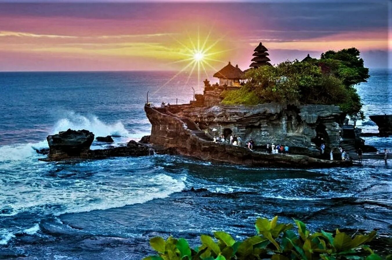 Храм Танах лот. Pura tanah lot храм. Tanah lot Бали. Бали храм на воде Танах лот.