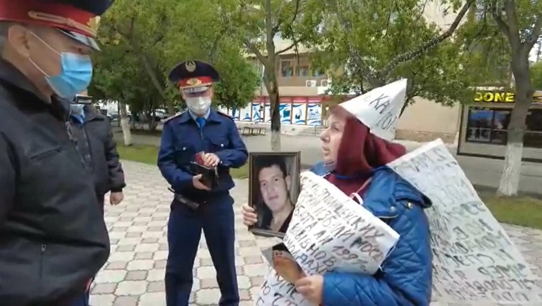 Полицейские обвиняют. Полиция арестовала девочек.