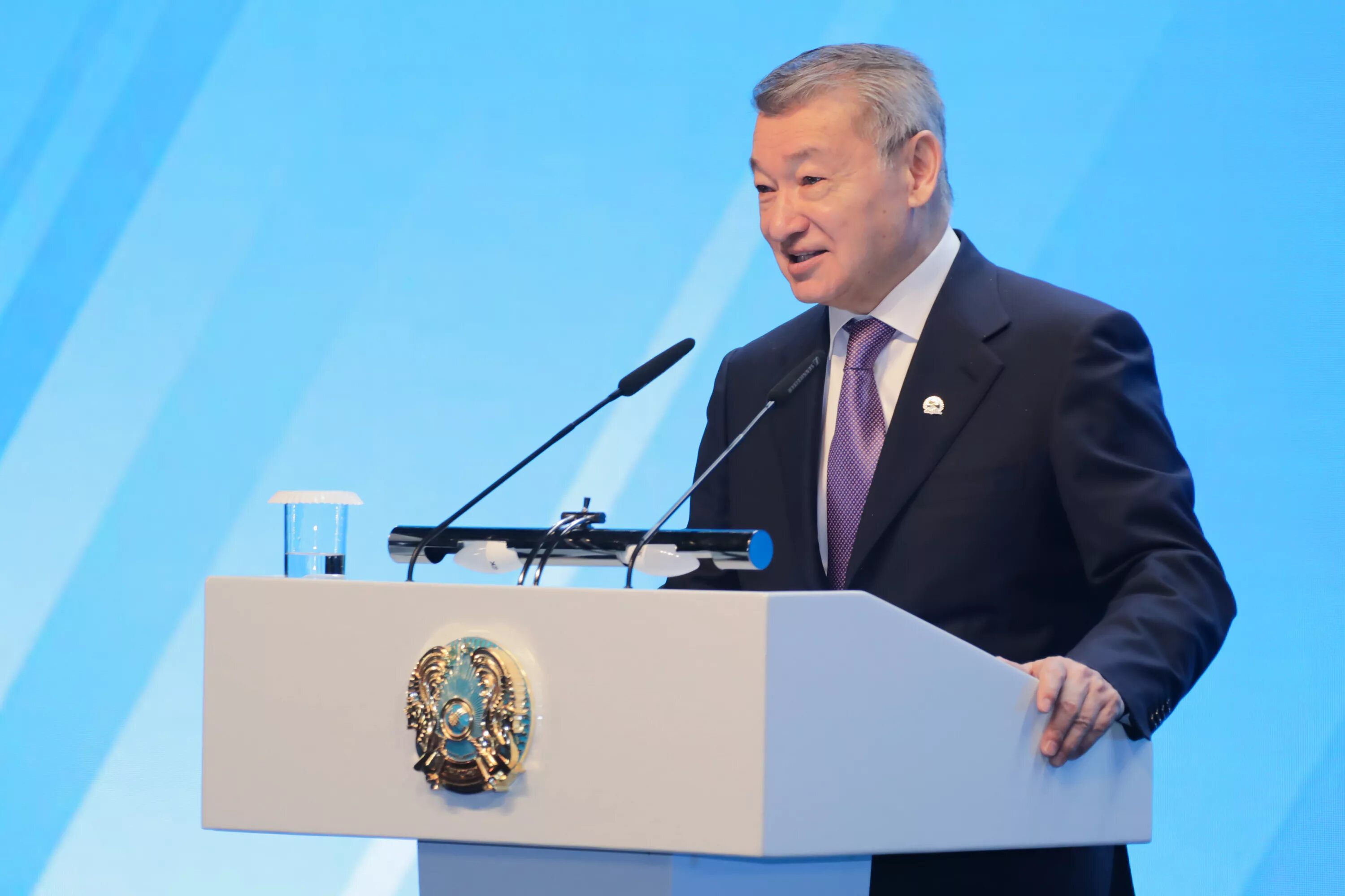 Руководитель аппарата акима вко. Ахметов д р. Аким вко даниал ахметов. Шайяахметов врач. Ахметов д р.