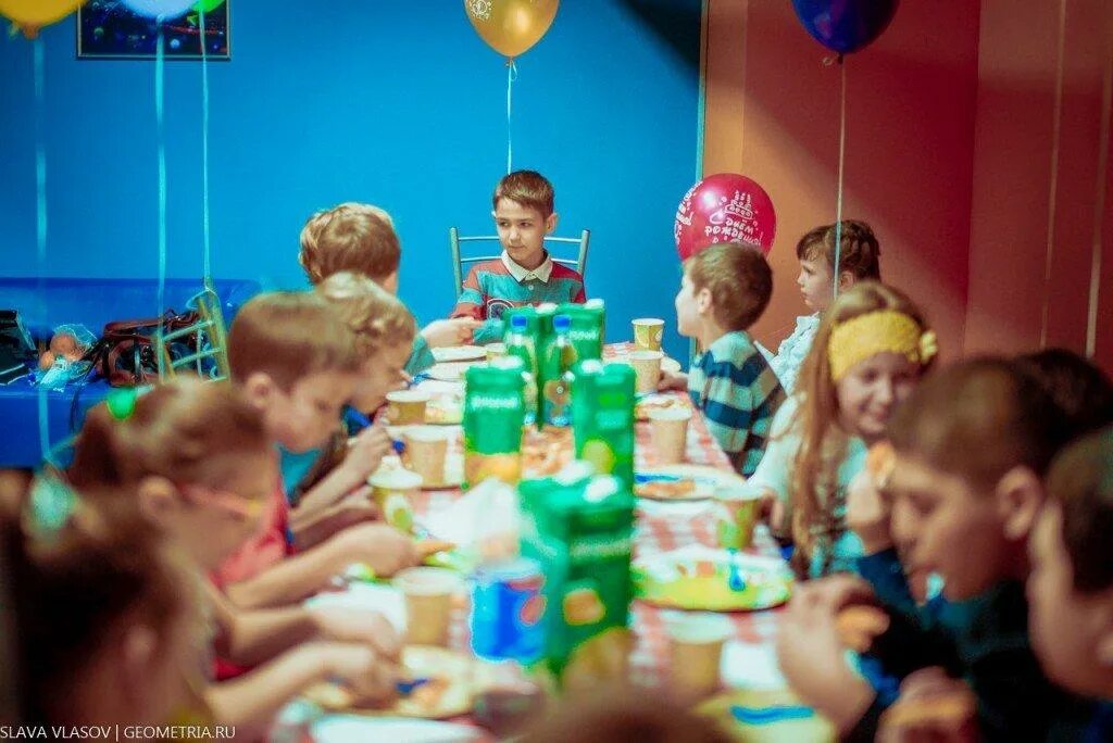 Где отпраздновать в тюмени. Празднование дня рождения ребенка. Др в развлекательном центре. День рождения детского центра. Развлекательные центры для детей на день рождения.