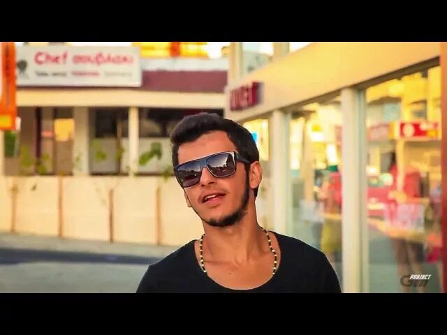 Ryan lemonnier. Men's glasses trends 2023. Парень с ретро магнитофоном. Блоггер с гитарой. Male male alexandros tsopozidis.