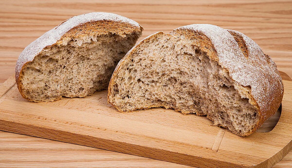 Гречишный хлеб. Краюшка хлеба. Гречневый хлеб. Хлеб из гречневой муки. Ржаной гречневый хлеб