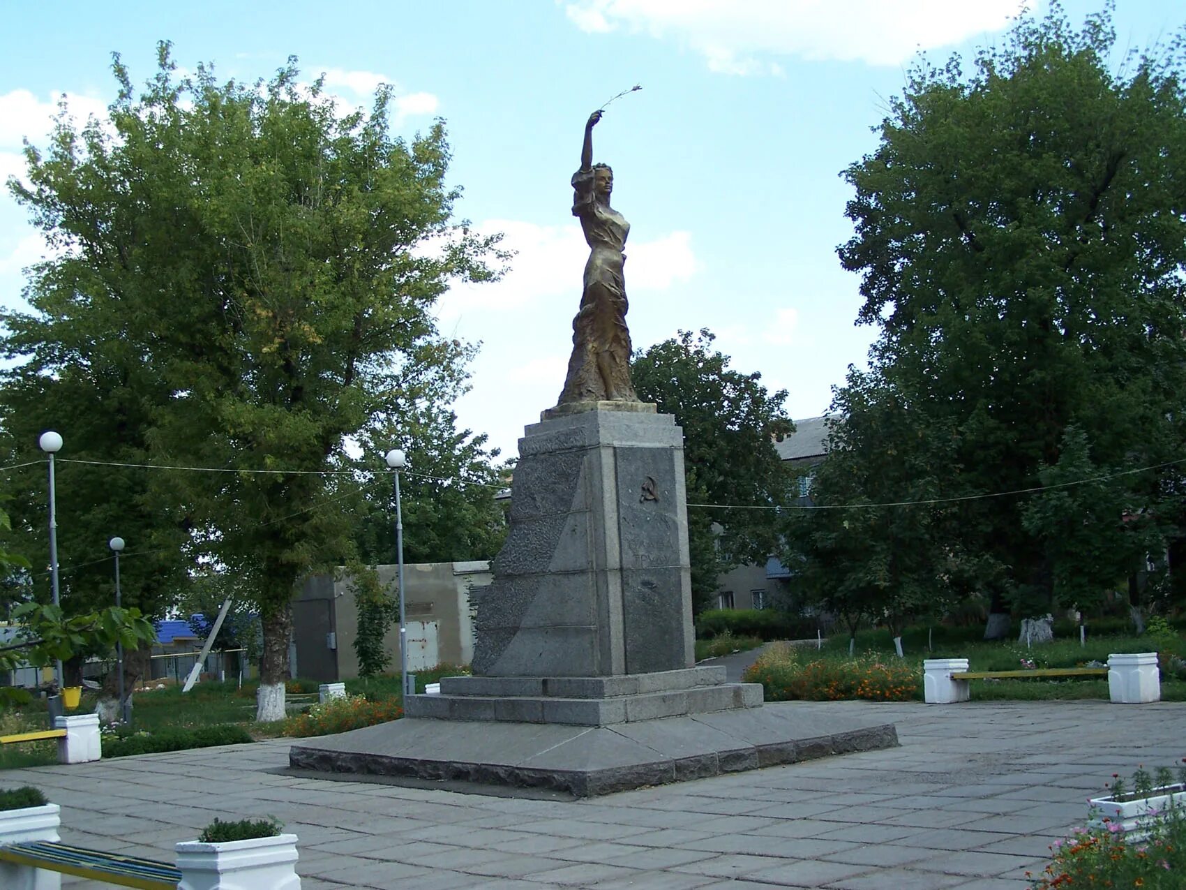 Подольск одесский. Котовск Украина. Город Котовск Украина Одесская область. Памятник Котовскому в Котовске. Подольск Котовск Одесская область.