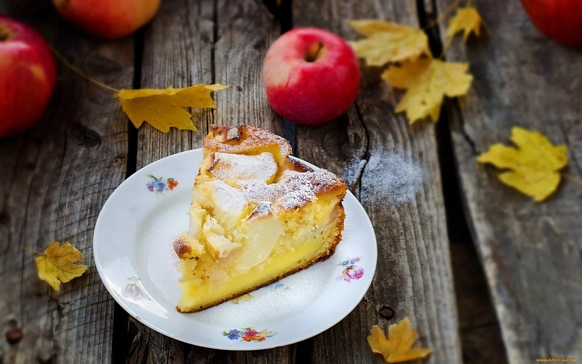 Цветаевский яблочный пирог. Осень яблочный пирог. Яблочный пирог картинки. Осенний пирог с яблоками.