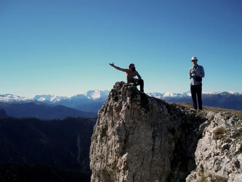Автостопом до вершины. Автостопом до вершины. Горы туризм. Константин каськаев путешественник. Автостоп.