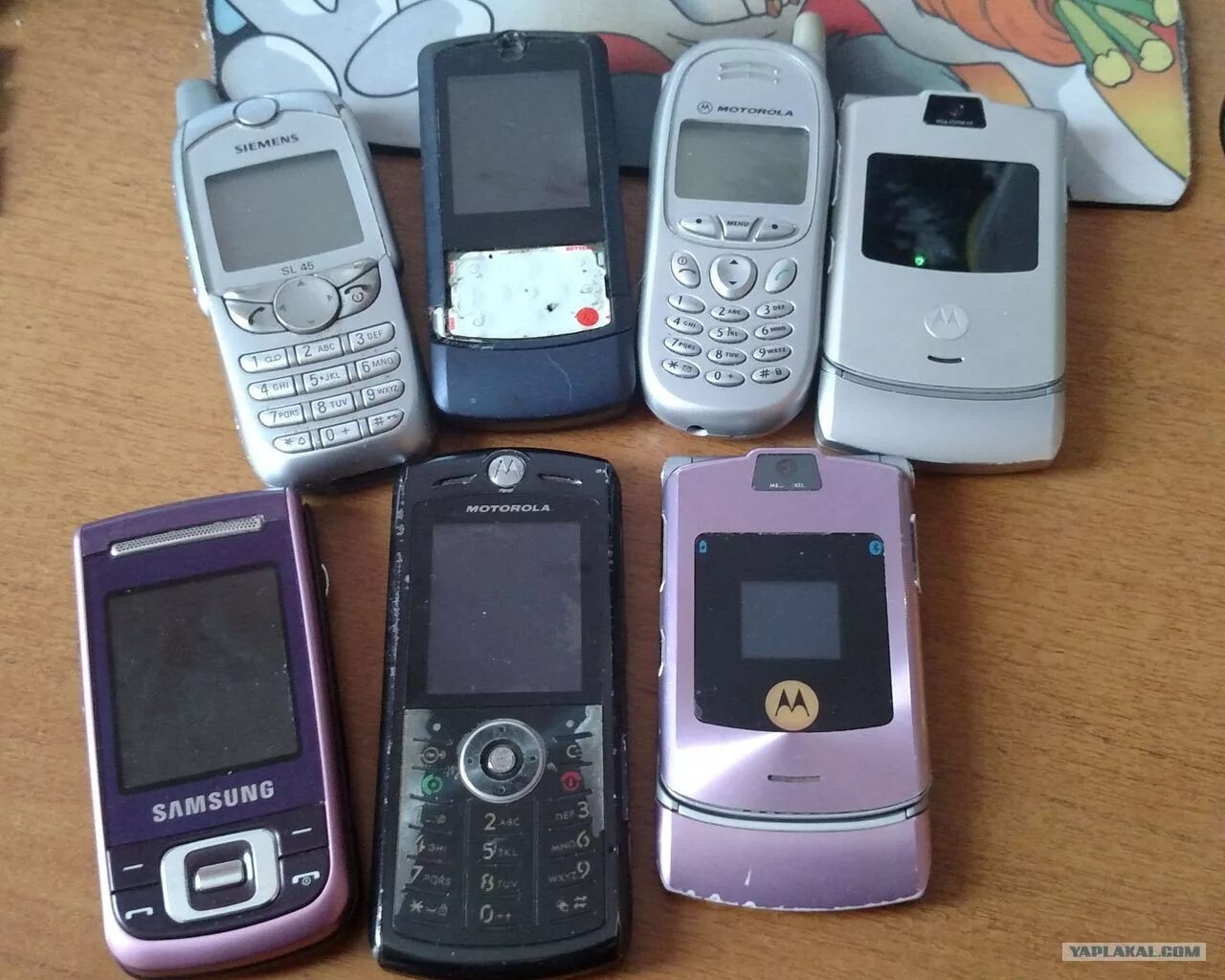 Сотовый Моторола 2000. Motorola сотовый 2000х. Модели телефонов Моторола 2000х. Motorola 2000 годов. Какие были старые телефоны