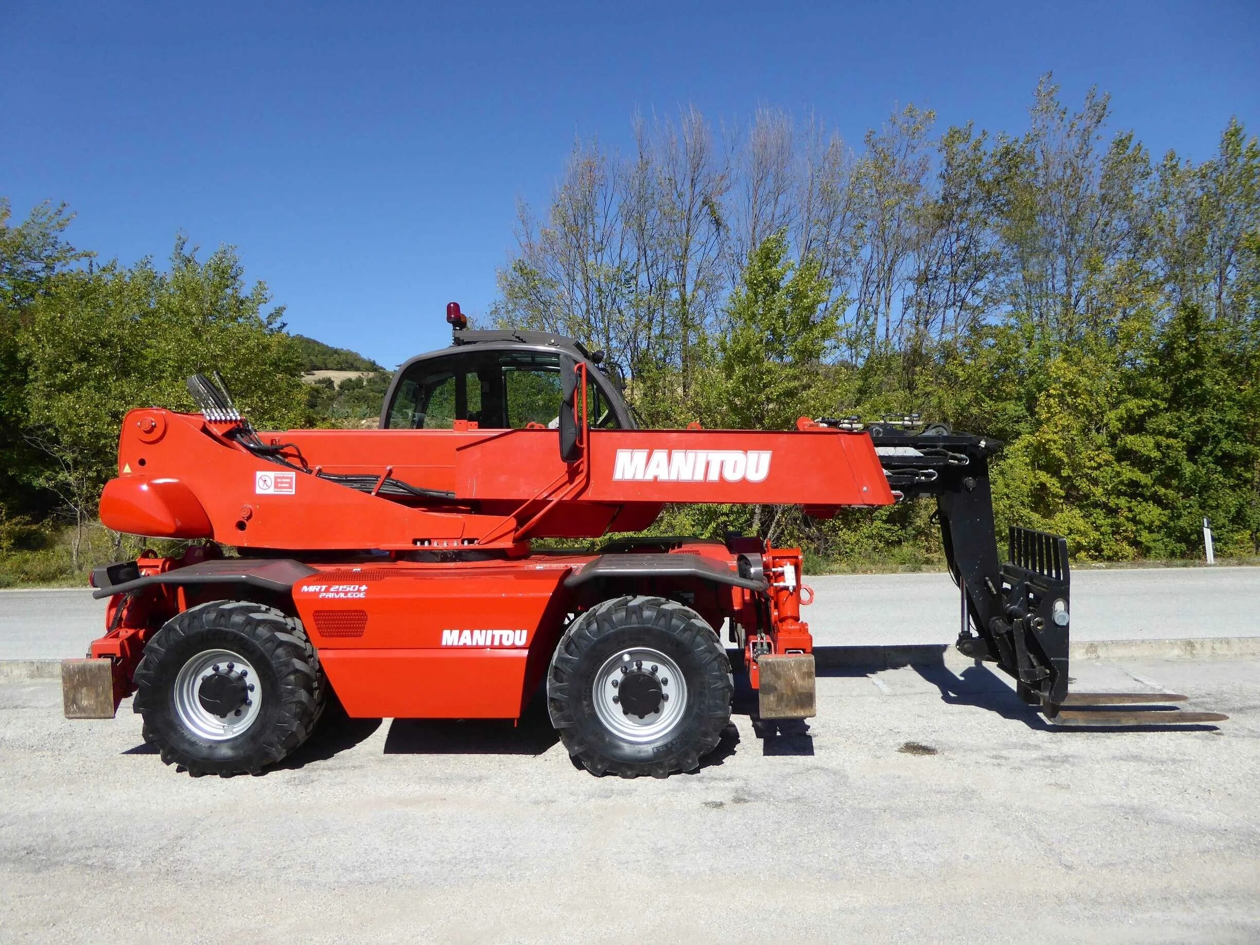 Маниту погрузчик mrt моделька. Manitou mrt. Габариты маниту 2150. Manitou mrt-x 2150 погрузчик телескопический. Полноповоротный телескопический погрузчик manitou.