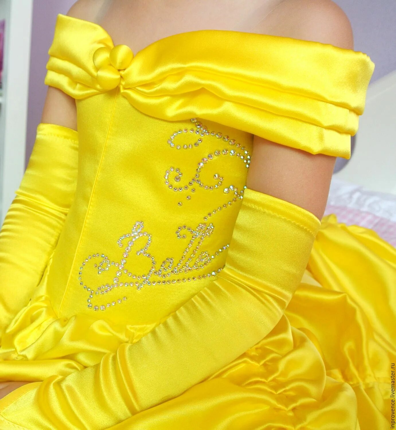 Нарядные платья желтые брошки. Желтое платье для девочки. Желтое бальное платье. Яркое желтое платье для девочки. Жёлтый костюм для девочки.