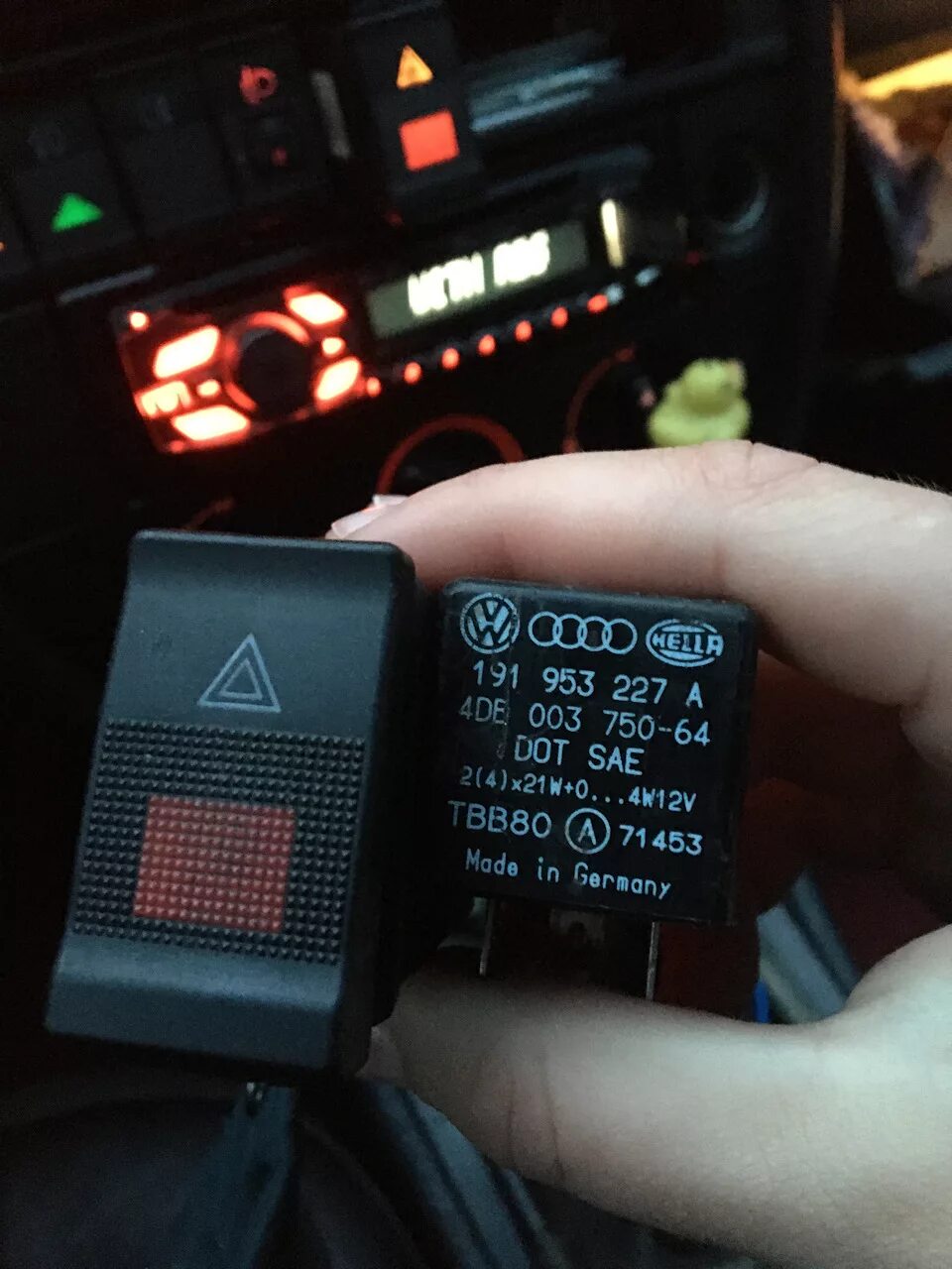 Постоянно щелкает реле поворотов ауди 100 с4 Замена реле поворотников Audi 100 (C3), 2,2 л, 1987 года своими руками DRIVE2