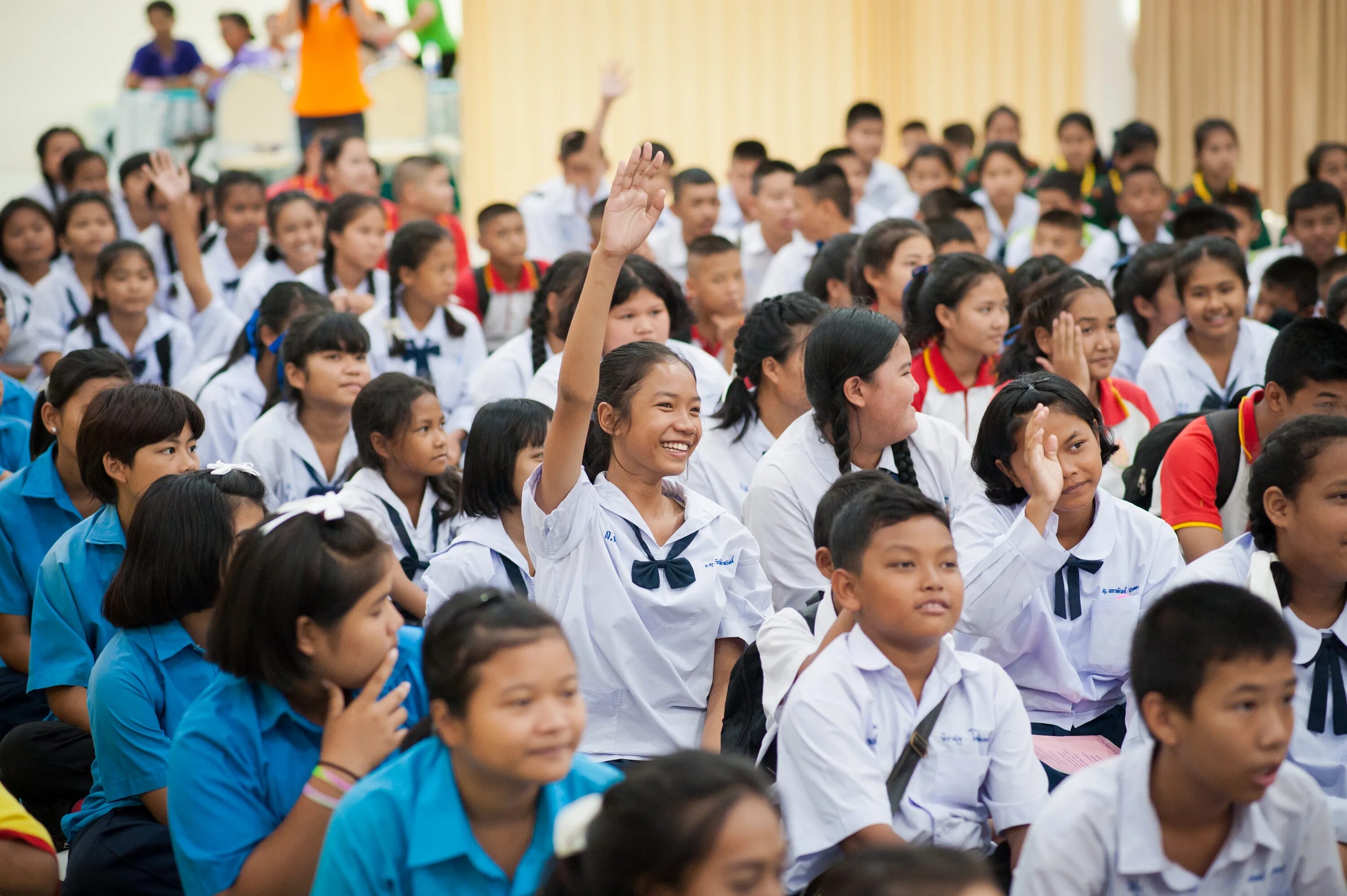 Школа тайцы. Образование в Тайланде. Школа в Таиланде. Средняя школа в Таиланде. Тайские школьники.