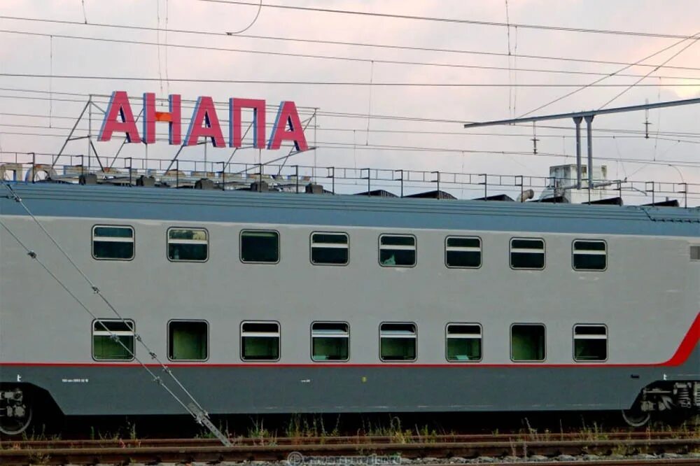 Поезд Санкт-Петербург Анапа 277 двухэтажный. Двухэтажный поезд в Анапу. 2х этажный поезд Москва Анапа. Поезд 277а СПБ Анапа 2023.