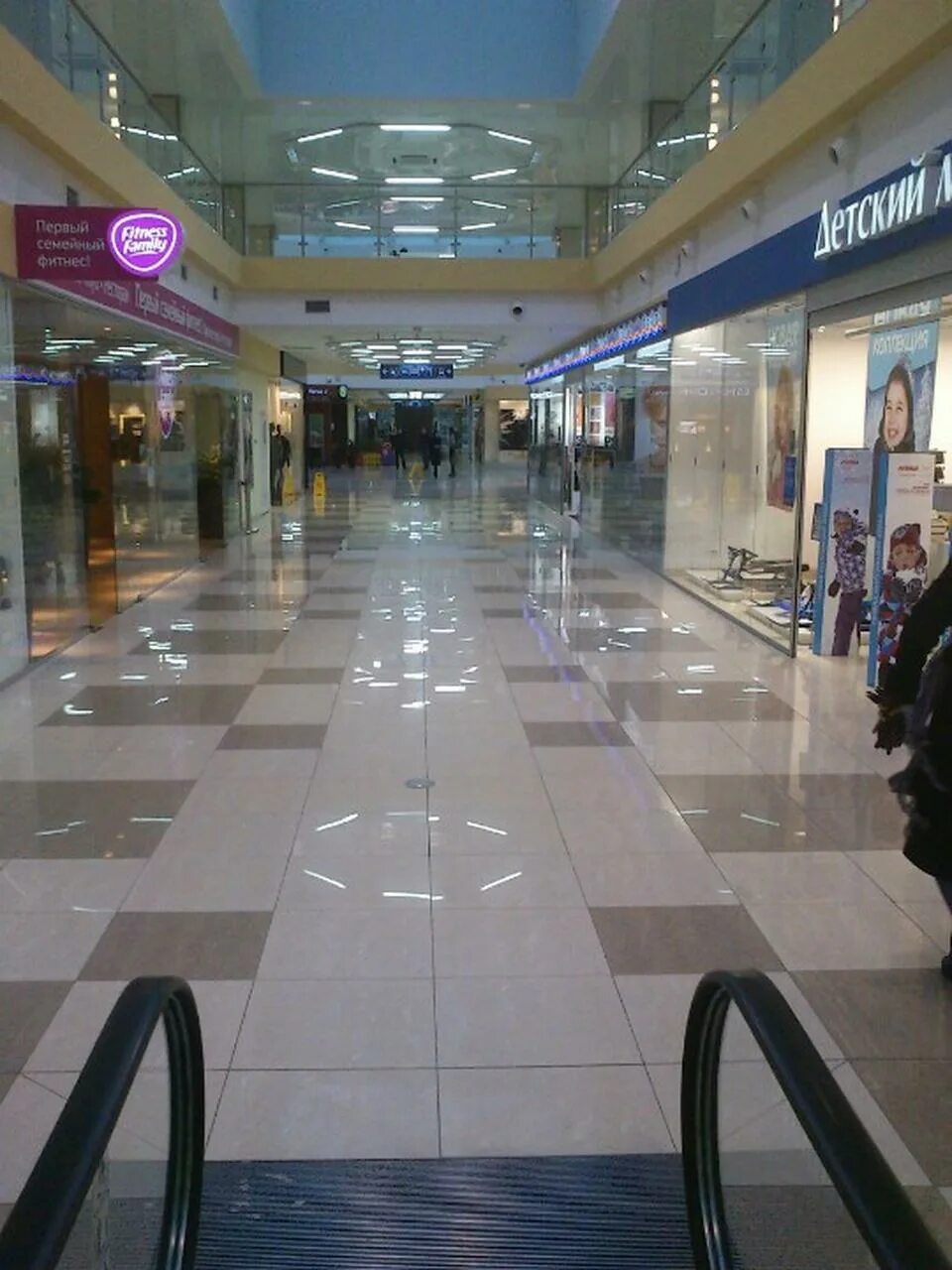 Космический интерьер. Лестничные пролеты в детском саду. Космос 2 этаж. Торговый центр космос ставрополь. Космос 2 этаж.