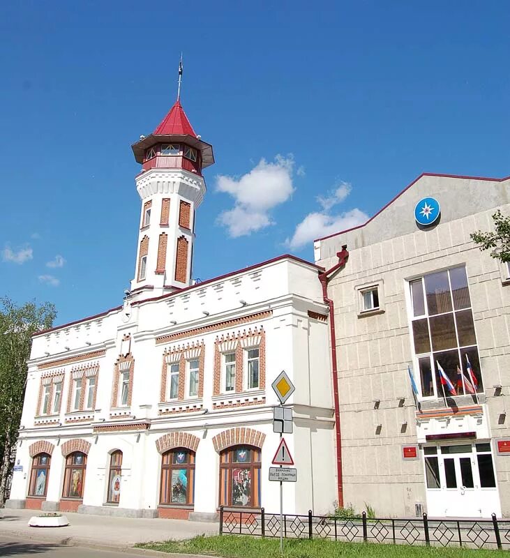 Достопримечательности сыктывкара пожарная каланча. Сыктывкар каланча. Пожарная каланча коми. Сыктывкар каланча. Республика коми пожарная каланча сыктывкар.