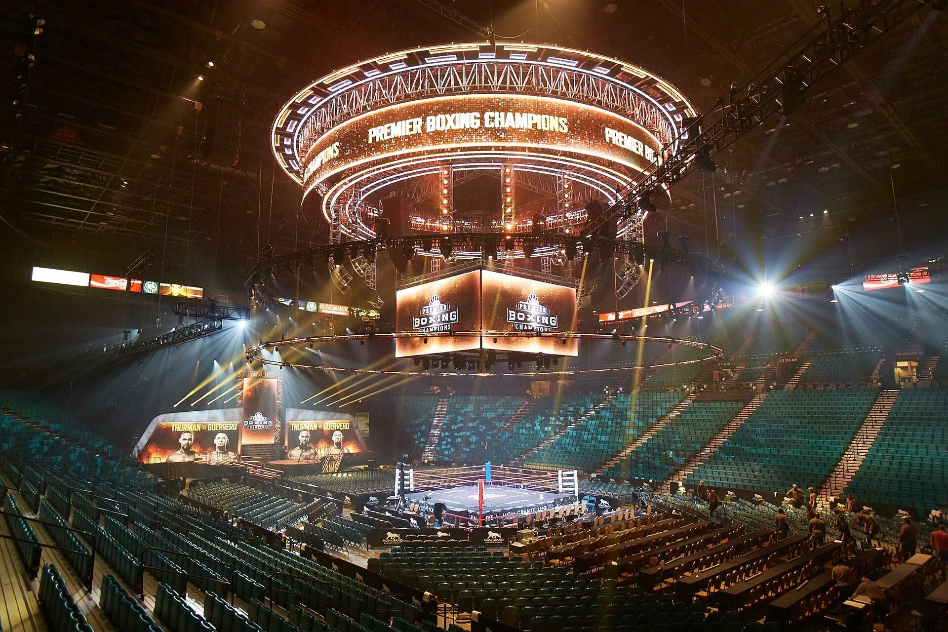 Арена 7 читать. MGM Grand Garden Arena, Лас-Вегас.. Арена юфс в Лас Вегасе. Боксерский ринг MGM Grand. Арена MGM Grand.