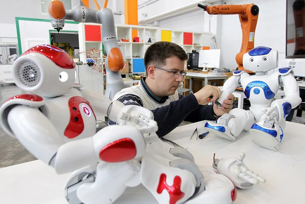 Профессии в сфере робототехники. Роботы ученые. Роботы и робототехника. Профессии в сфере робототехники. Медицинские роботы роботы.