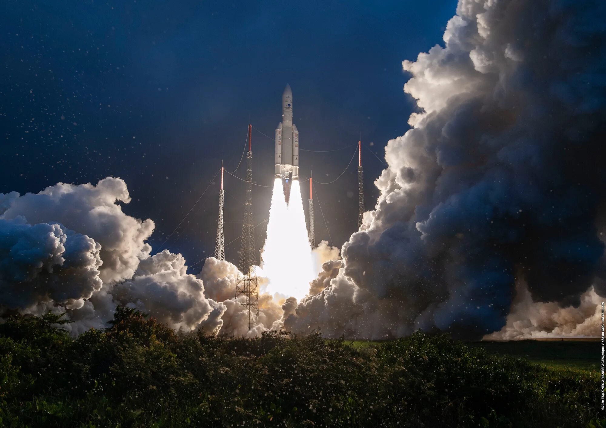 Ракета ариан. С 400 пуск ракеты. Ариан-6 ракета-носитель. Ракета ариан. Ракета ariane 6.
