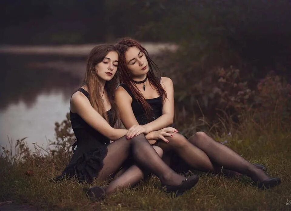 18 две девки
