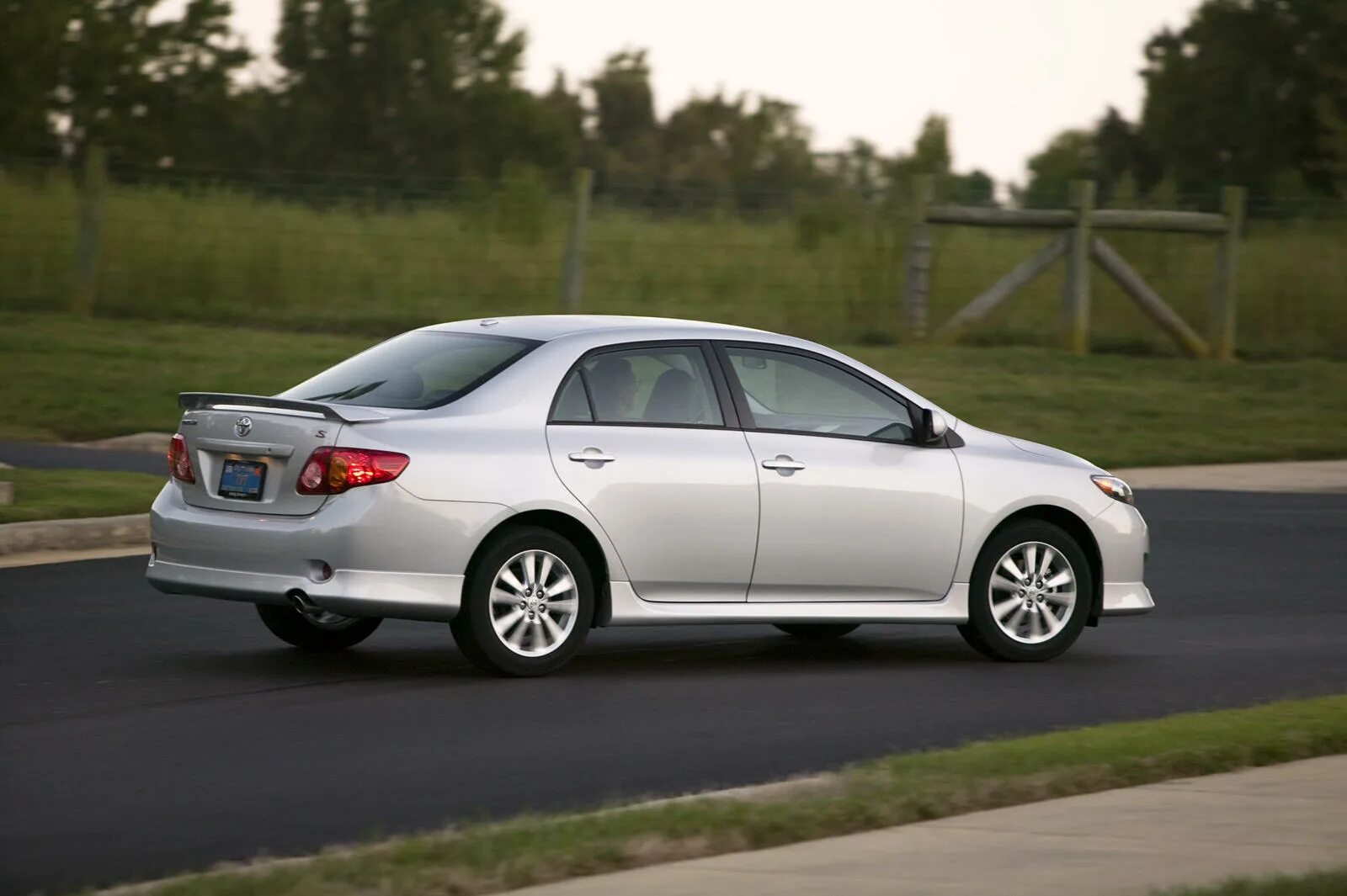 Обзор тойота. Toyota Corolla 2010 седан. Toyota Corolla s 2008. Toyota Corolla 2008_2009. Toyota Corolla 10 поколения.