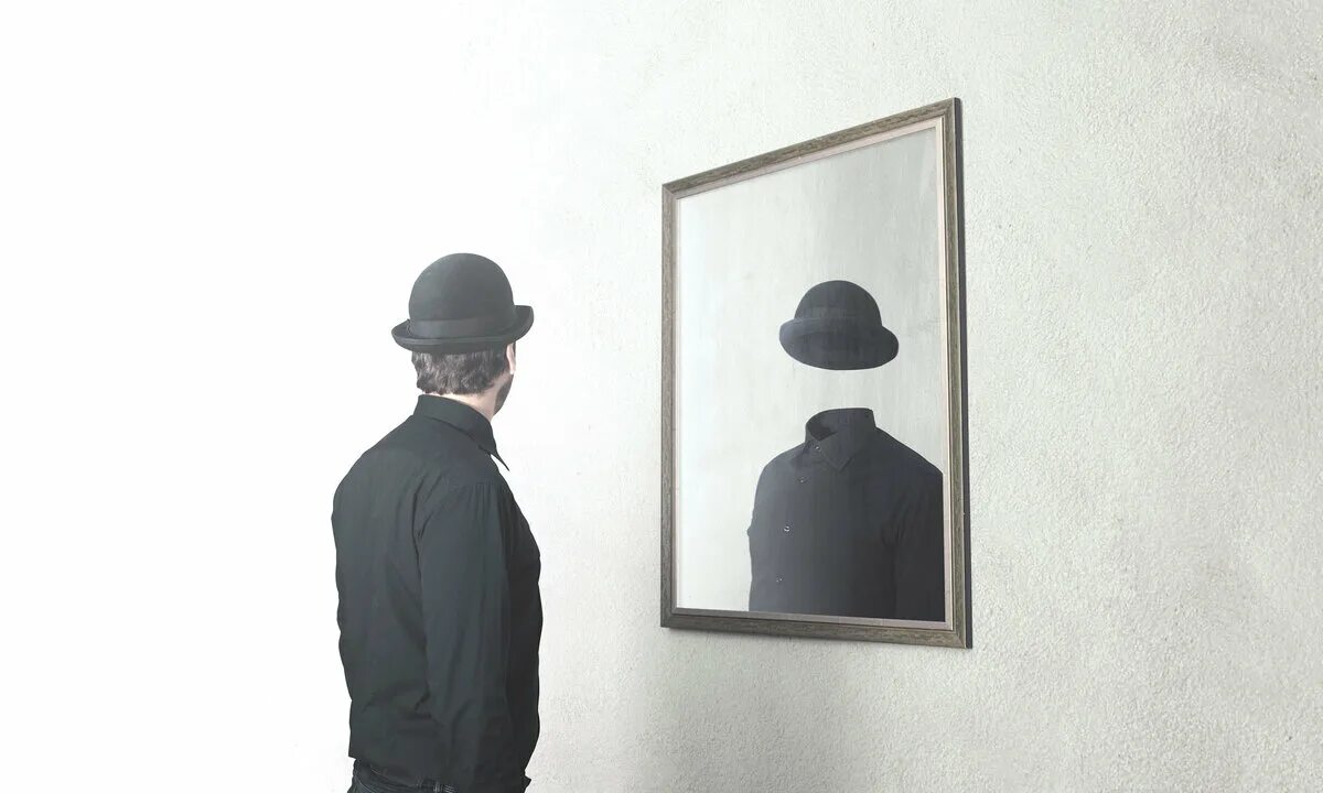 Отразить человек. Человек в зеркале. Отражение человека. Пустой портрет. Человек и его отражение.
