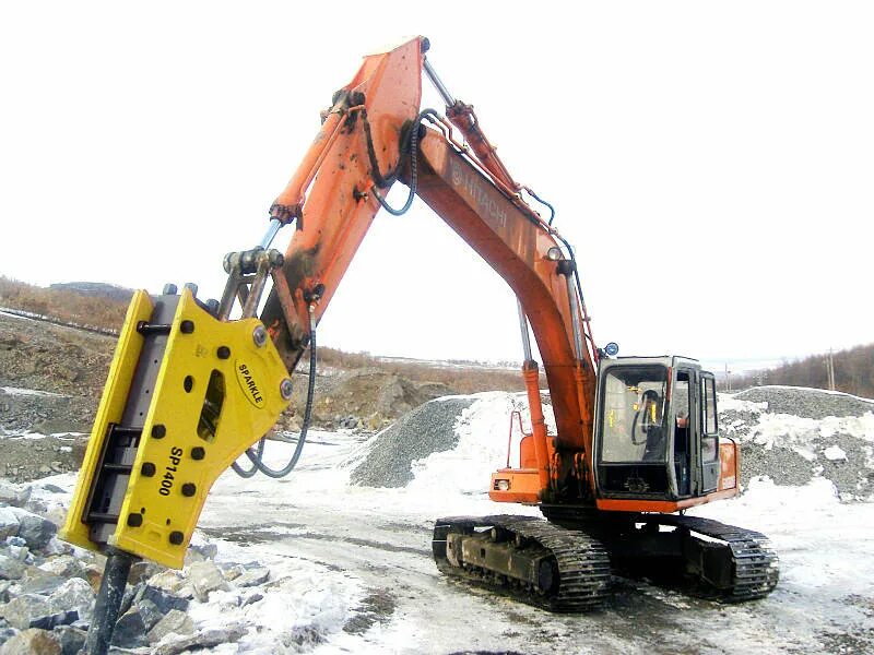 Экскаватор с гидромолотом Hitachi zx160. Hitachi ZX 120. Гидромолот Hitachi ZX 200. Гидромолот на экскаватор Хитачи 470. Аренда гусеничного экскаватора с гидромолотом