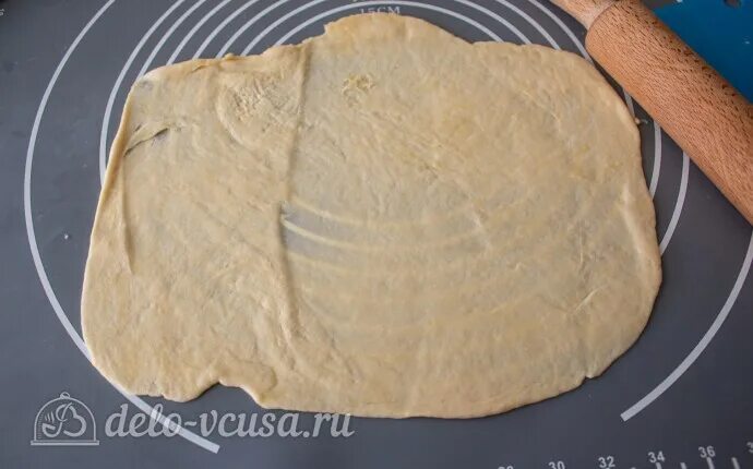 Лепешка из тонкого раскатанного теста иногда