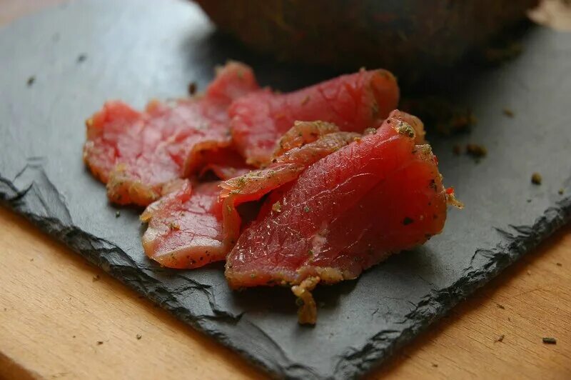 Пересолил мясо что можно сделать. Соленая говядина. соленое мясо.