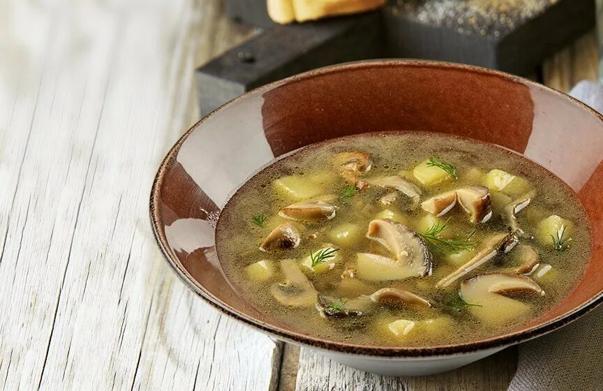 Грибной суп с шампиньонами и картофелем. Суп из шампиньонами простой. Грибной суп наваристый. Супчик из шампиньонов. Грибной суп «по-ленинградски».